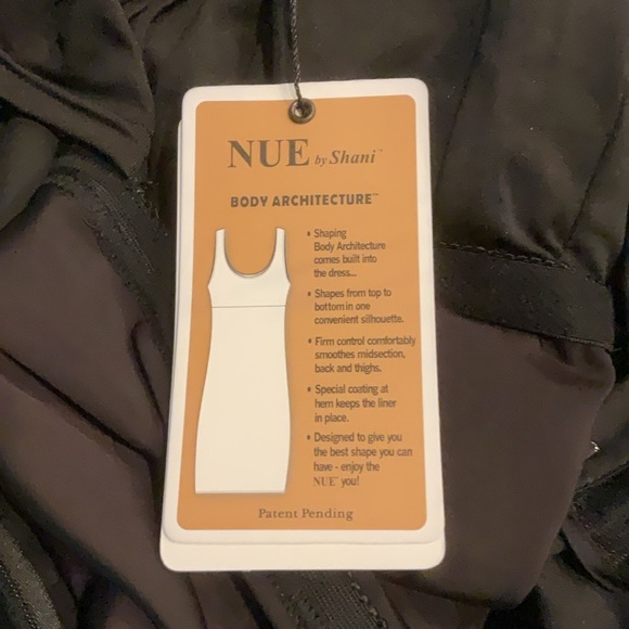 NUE by Shani - Body Architecture Elegant Black Lace Dress with White Accents - Picture 5 of 8